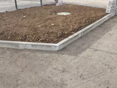 Création de massif avec bordures béton et terre végétale